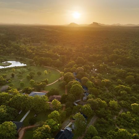 Ayugiri Ayurveda Wellness Resort Сигирия Екстериор снимка