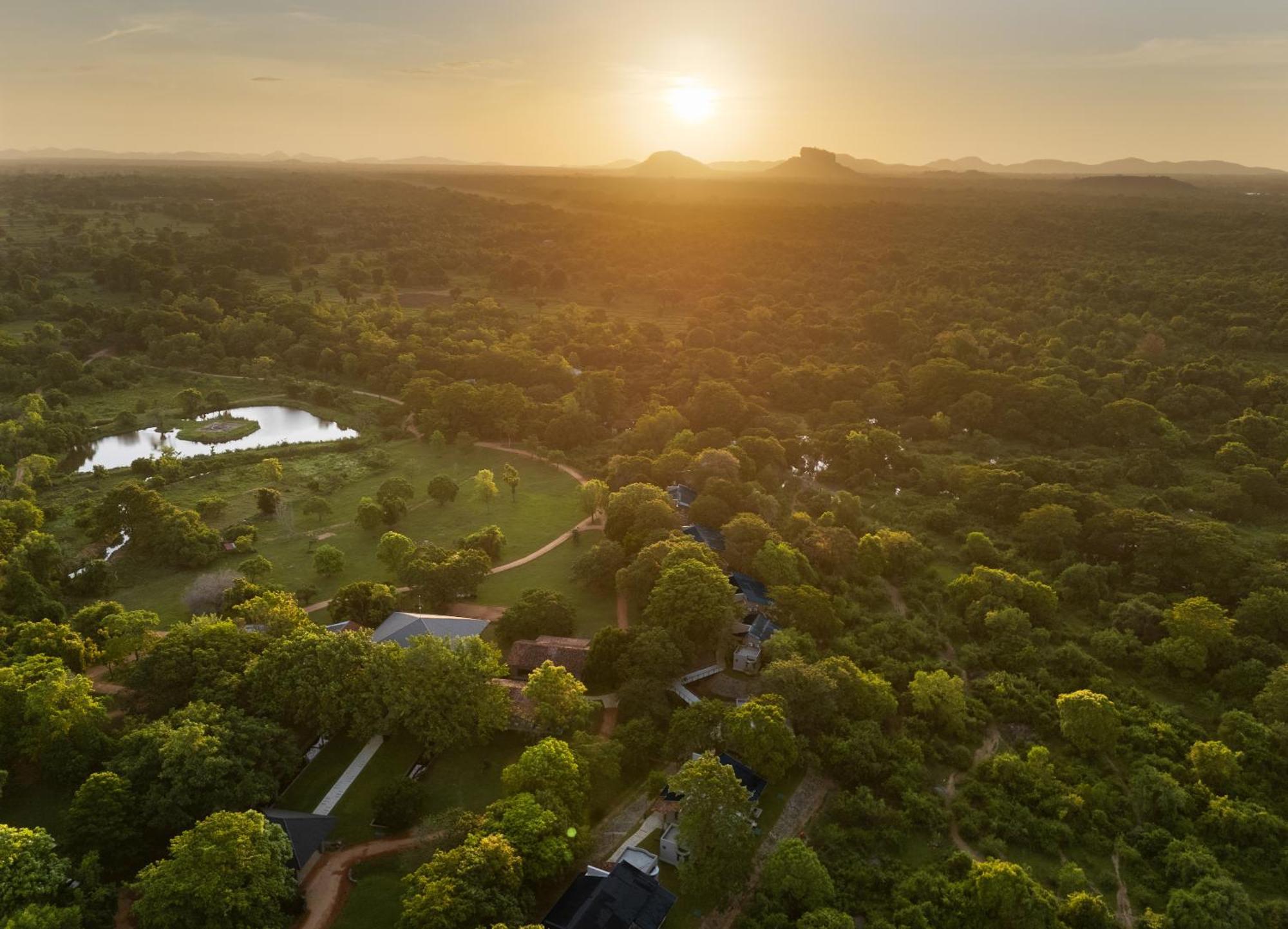 Ayugiri Ayurveda Wellness Resort Сигирия Екстериор снимка