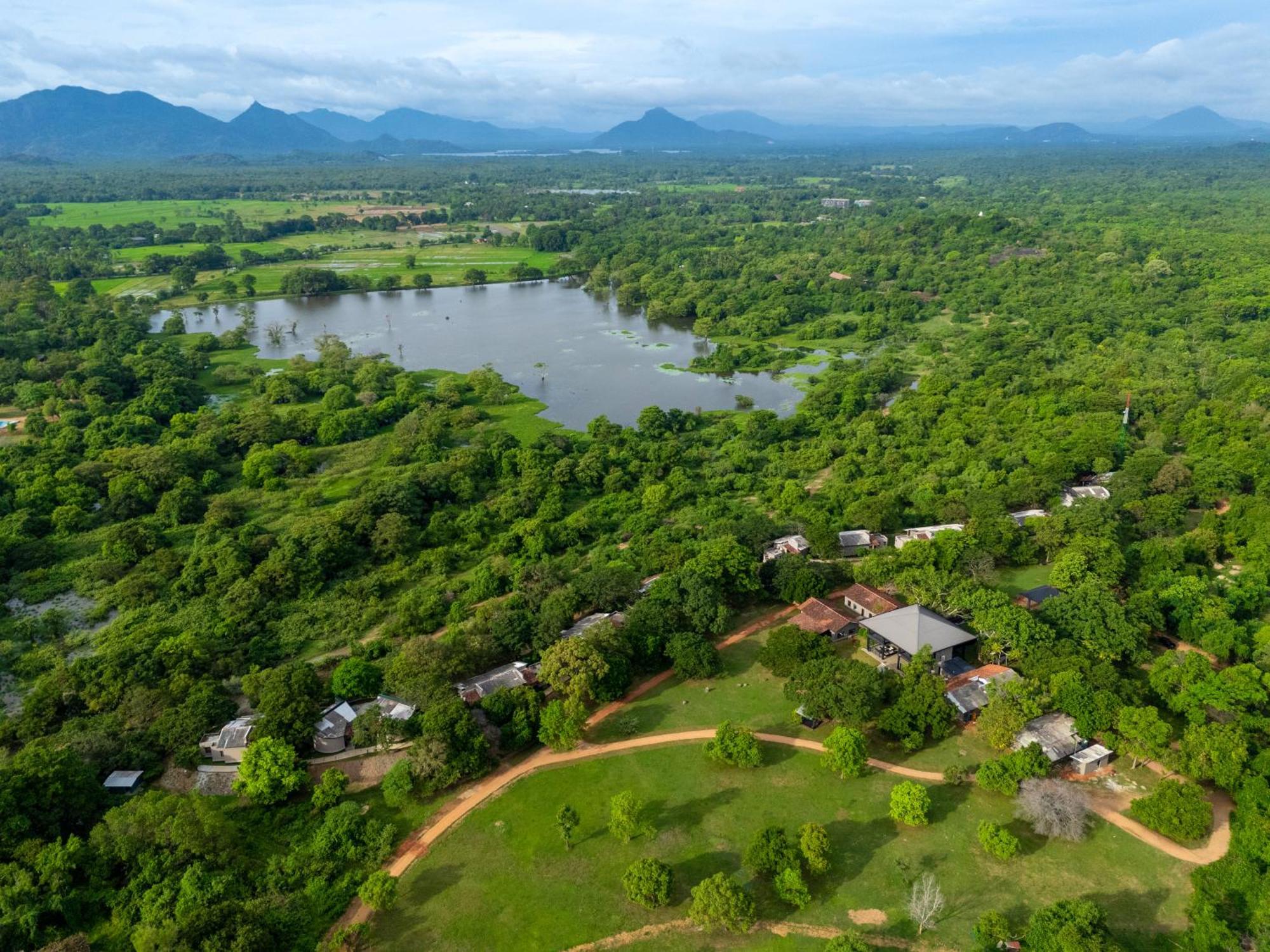 Ayugiri Ayurveda Wellness Resort Сигирия Екстериор снимка