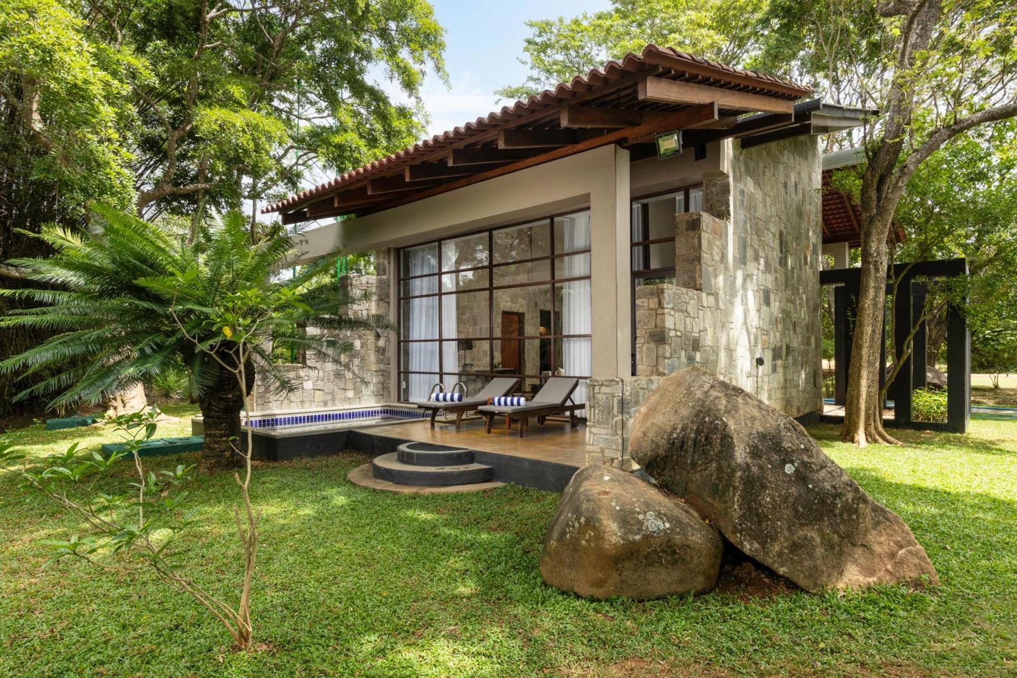 Ayugiri Ayurveda Wellness Resort Сигирия Екстериор снимка