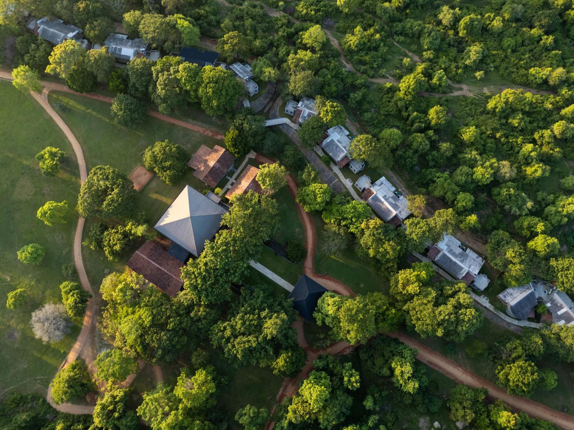 Ayugiri Ayurveda Wellness Resort Сигирия Екстериор снимка